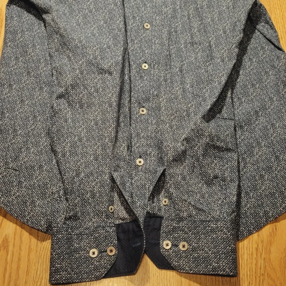 Bugatchi Men's Shirt Size: Medium